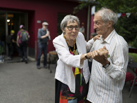 Les cours de danse destinés aux seniors connaissent un essor