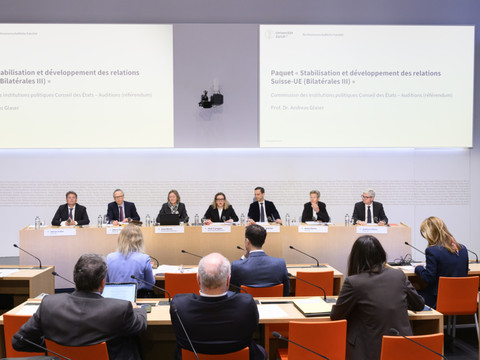 Accords avec l'UE: une commission demande la double majorité