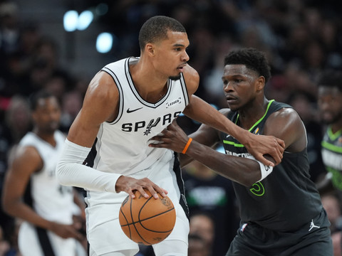 Play-off NBA: les Spurs égalisent, New York fait le break