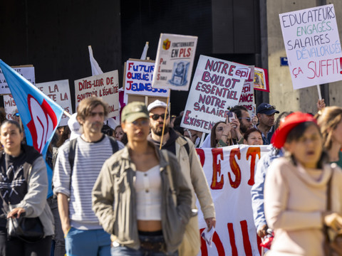 Mesures d'économie: pas loin de 3000 fonctionnaires dans la rue
