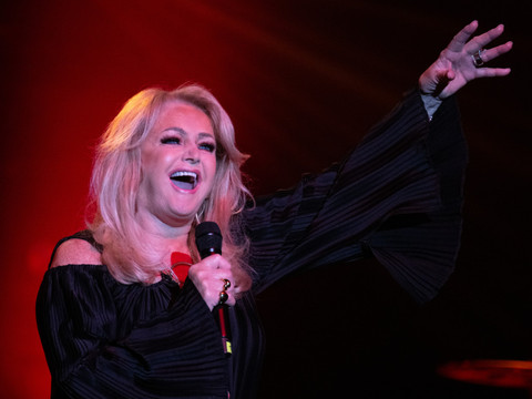 Bonnie Tyler en coma artificiel après avoir été opérée au Portugal