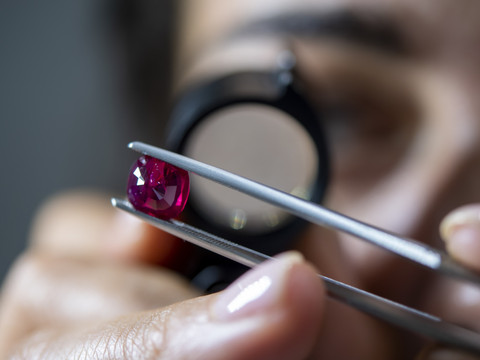 Un rubis de 11'000 carats découvert en Birmanie