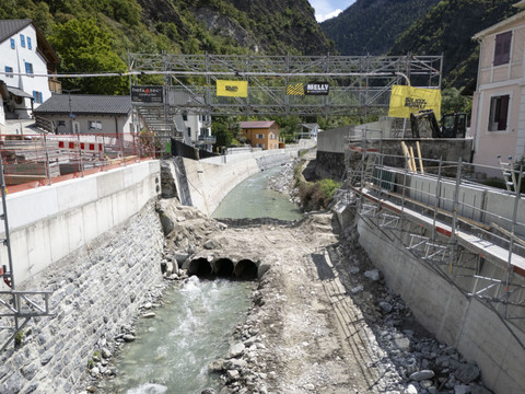 La faille des Fios en Anniviers s'agrandit, Chippis détruit un pont