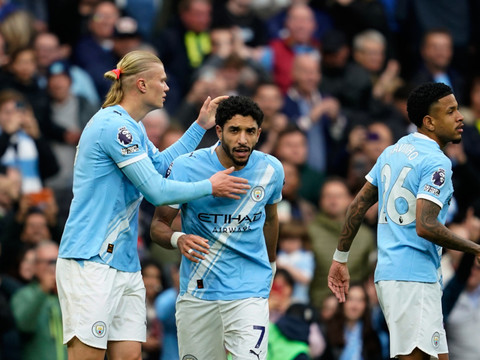 Manchester City met Arsenal sous pression en Premier League