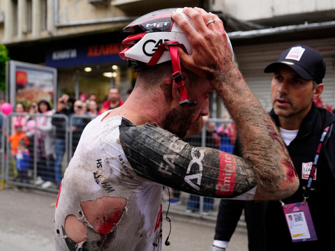 Adam Yates quitte la course après sa chute de samedi