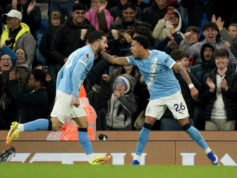 Manchester City revient à deux points d'Arsenal