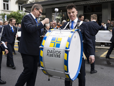 Fête fédérale de musique à Bienne: la parade a bien commencé