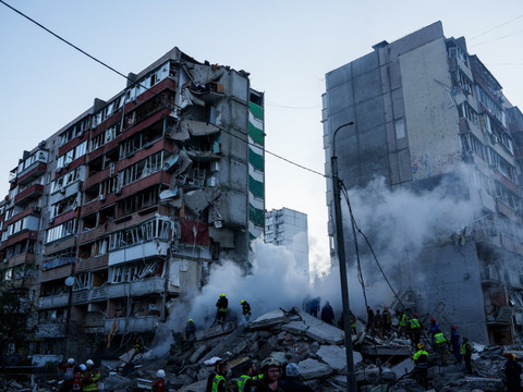 Des dizaines de morts et blessés dans une attaque russe à Kiev