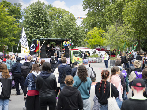 1000 personnes à Berne pour la sécurité des personnes queer