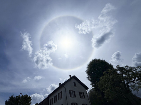Un photographe de Keystone-ATS saisit un halo au-dessus de l'Ajoie