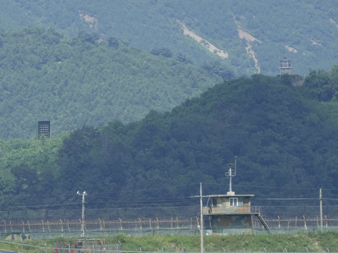 Corée du Nord: Kim veut renforcer la première ligne contre le Sud