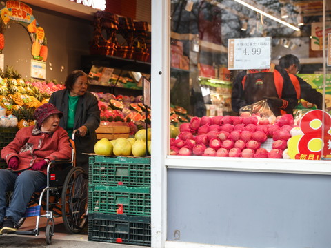 Chine: coup de frein sur les ventes au détail