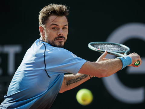 Wawrinka passe un tour, dans la douleur
