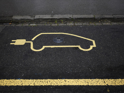 Les Suisses s'adaptent à la hausse des prix du carburant (sondage)