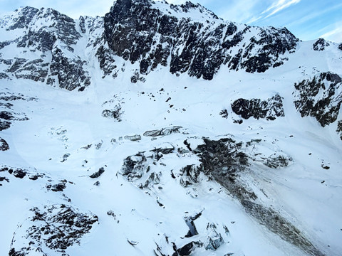 Un nouveau glacier sous étroite surveillance à Blatten (VS)