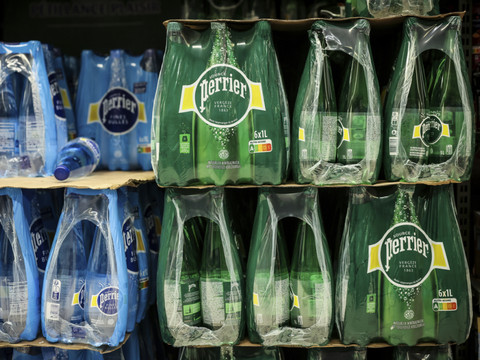 Nestlé Waters: perquisitions sur les sites de Perrier et de Vittel