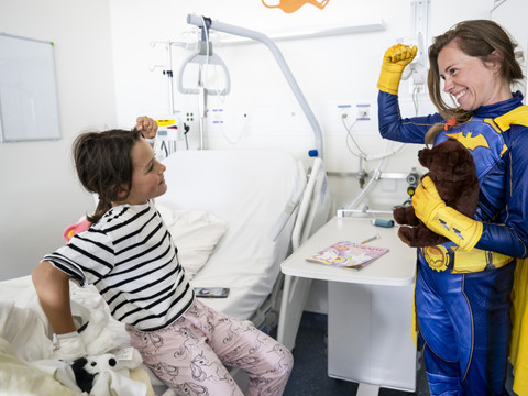 Lausanne: des super-héros investissent l'Hôpital des enfants
