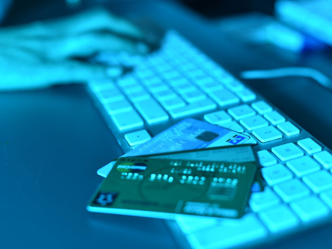 Les arnaques financières pullulent sur les réseaux sociaux
