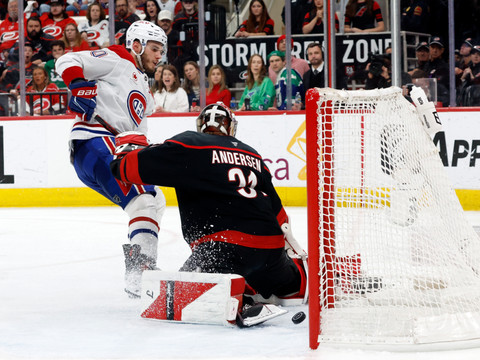 Montréal fait le break d'entrée face à Carolina