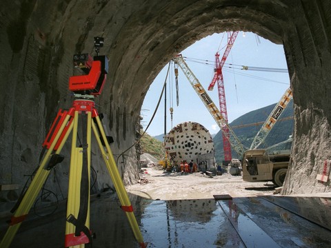 Le recours contre l'extension du tunnel du Lötschberg est rejeté