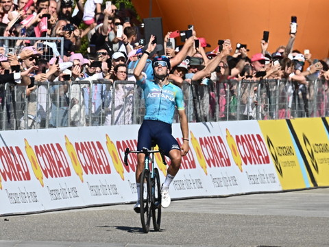 Bettiol remporte la 13e étape du Giro