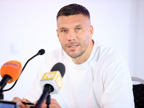 Lukas Podolski (40 ans) met fin à sa carrière