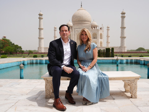 Rubio visite le Taj Mahal en marge des discussions avec l'Iran