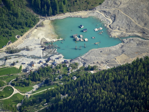 Un an après la catastrophe, Blatten se rappelle et pense à l'avenir