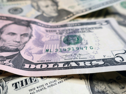 L'inflation s'accélère encore aux Etats-Unis, l'épargne fond