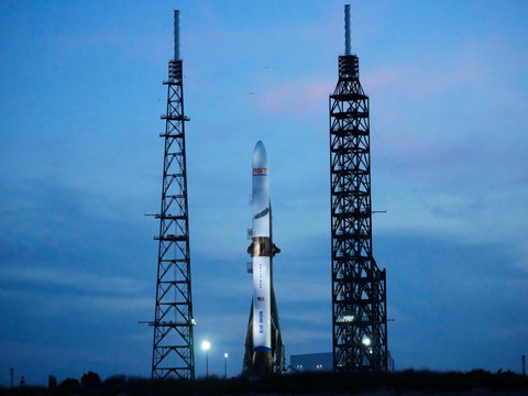 Une fusée de Blue Origin explose sur sa rampe de lancement