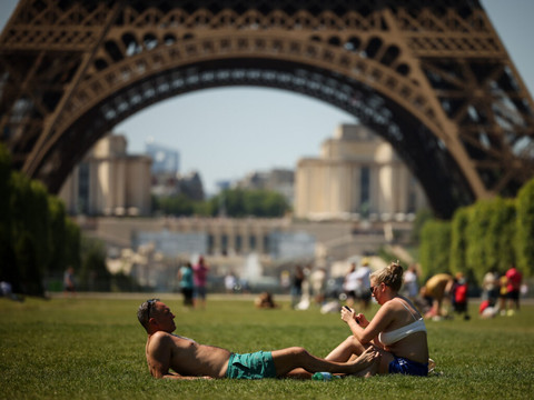 Plus de la moitié de la France a connu un record mensuel de chaleur