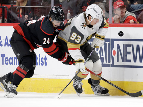 Golden Knights et Hurricanes à la recherche d'un deuxième titre