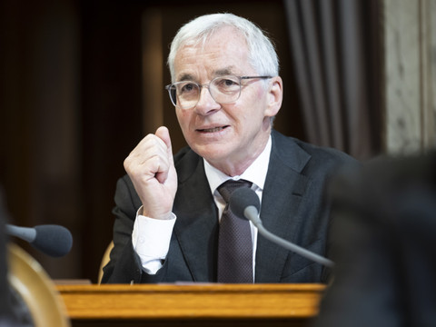 Oui à la primauté des CCT sur les salaires minimaux cantonaux
