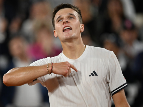 Mensik écarte Fonseca et rejoint Zverev en demi-finale