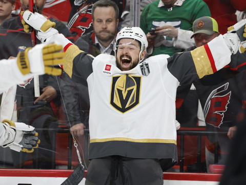 Les Golden Knights dominent les Hurricanes