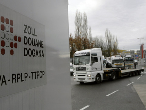 Redevance poids lourds aussi pour les camions électriques en Suisse