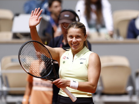 Sabalenka out, Chwalinska poursuit son incroyable parcours
