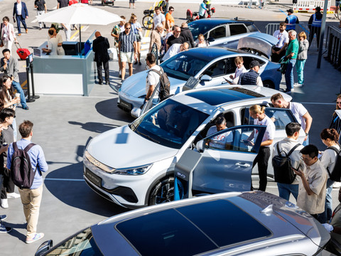 Allemagne: les voitures électriques étrangères accélèrent