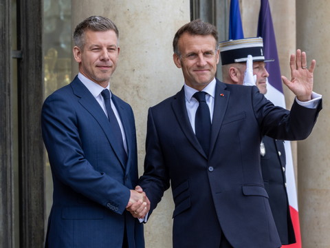 Macron salue une nouvelle ère pour l'Europe auprès de Peter Magyar