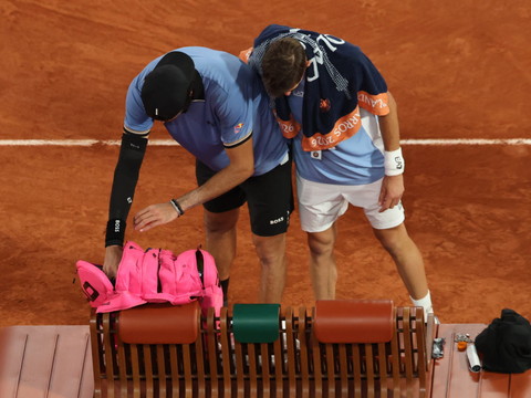 Arnaldi qualifié pour les demies après l'abandon de Berrettini