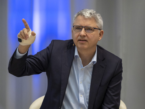 SEF 2026: Roche dénonce un 