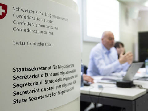 Le Secrétariat d'État aux migrations supprime plus de 100 postes