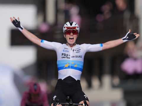 Demi Vollering renverse la donne et remporte le Giro