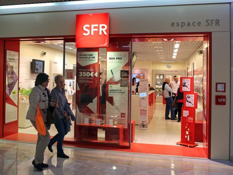 SFR: après l'accord de rachat, les prix et l'emploi inquiètent