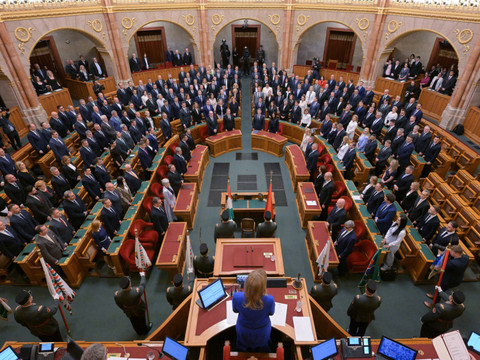 En Hongrie, les députés renoncent à 40% de leur salaire
