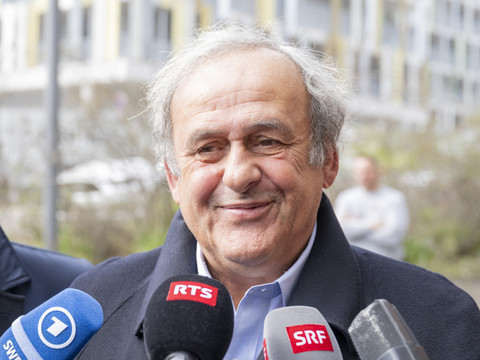 Platini porte plainte contre Infantino pour trafic d'influence
