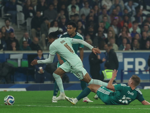 Olise dynamite l'Irlande du Nord