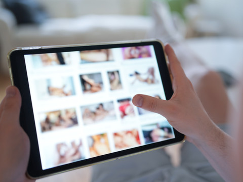 La Confédération doit agir contre les violences sur internet
