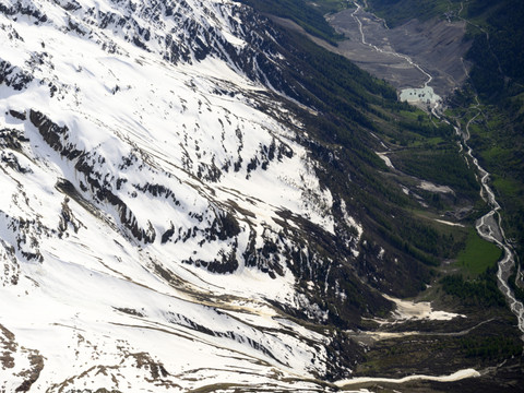 Blatten: surveillance renforcée du glacier d'Oigschtchummun