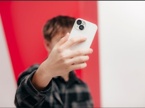 Deepfakes et sextorsion en forte hausse chez les jeunes en Suisse